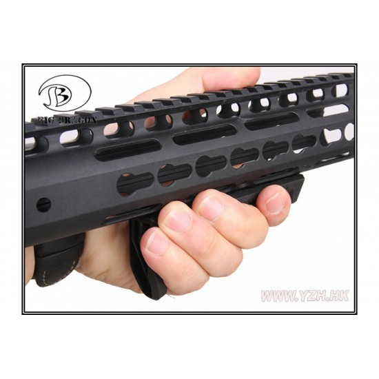 BD MOE Style M-LOK Angled Fore Grip/BK